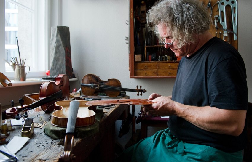  Deckel drauf:  Der Geselle von Lehmann arbeitet zur Zeit in Italien. Der Blick...